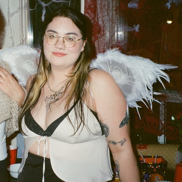 Meet your Posher, Liv - Picture 1 of 1